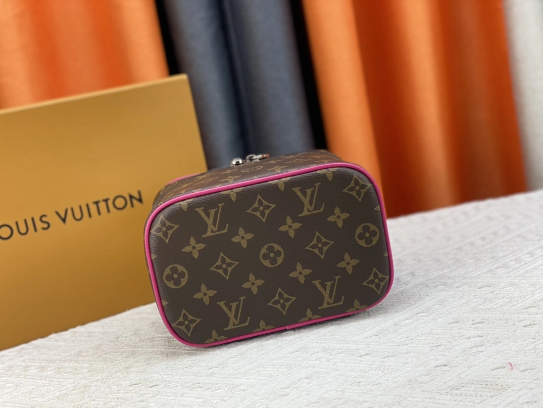 Louis Vuitton AAA Quality Handbags For Women Trendsetting 529 - Image 5