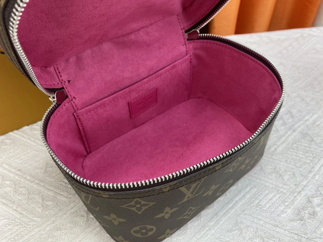 Louis Vuitton AAA Quality Handbags For Women Trendsetting 529 - Image 8