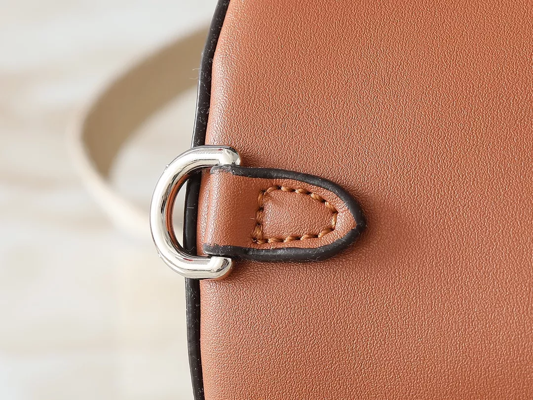 Louis Vuitton AAA Quality Messenger Bags For Unisex Cozy 605 - Image 6