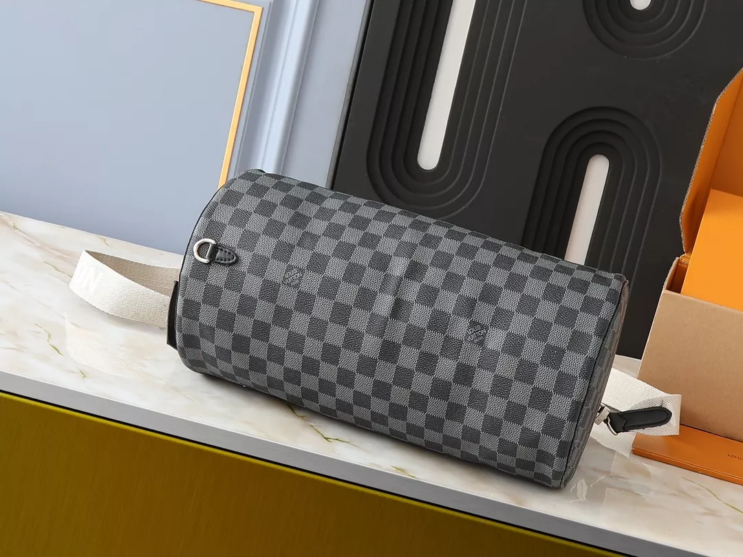 Louis Vuitton AAA Quality Messenger Bags For Unisex Durable 2423 - Image 4