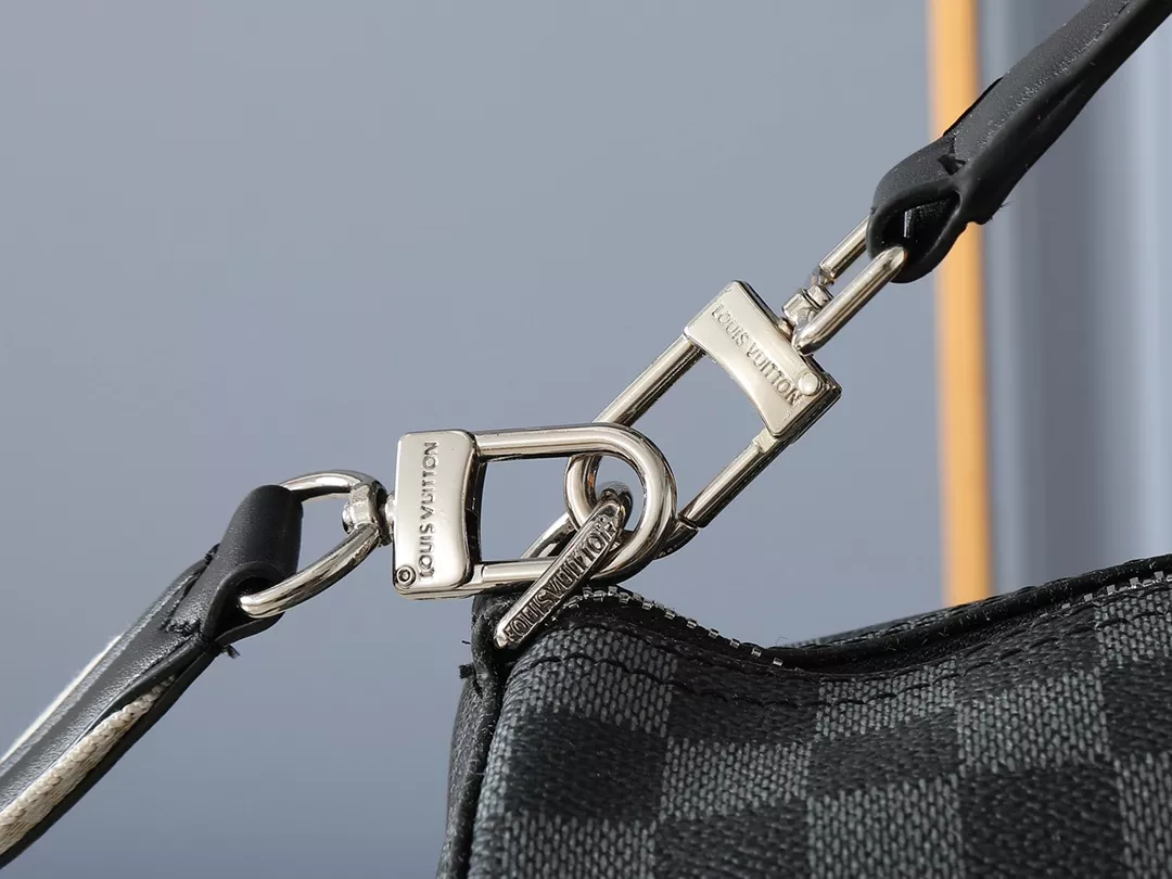 Louis Vuitton AAA Quality Messenger Bags For Unisex Durable 2423 - Image 6