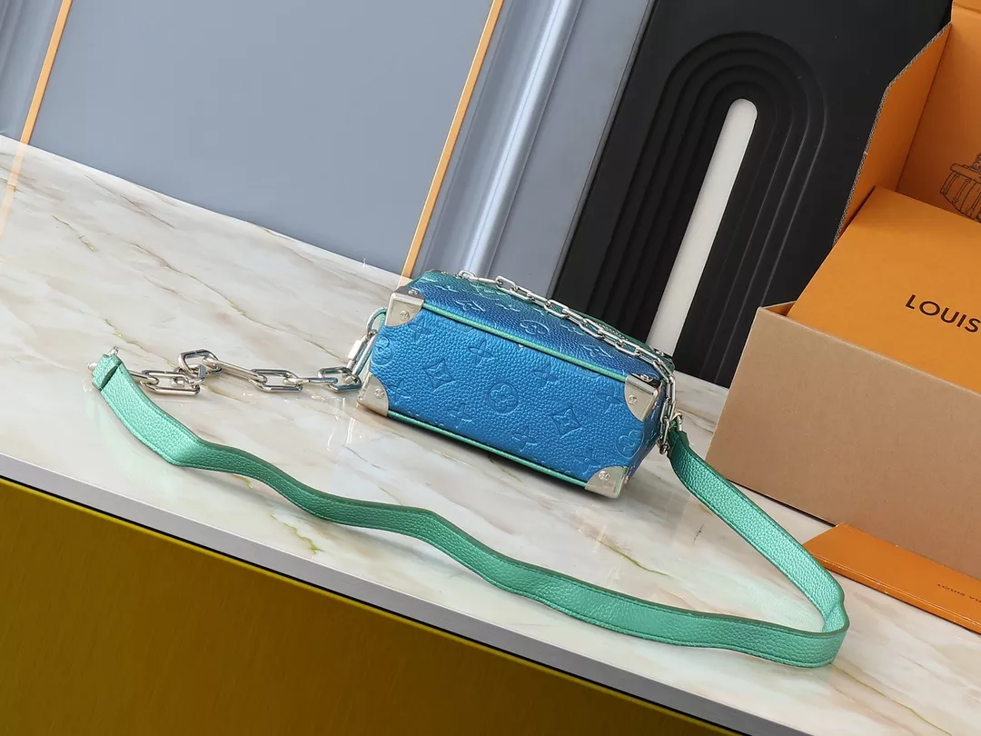 Louis Vuitton AAA Quality Messenger Bags For Unisex Elegant 4233 - Image 4