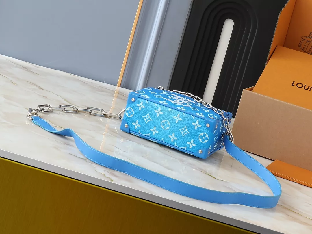 Louis Vuitton AAA Quality Messenger Bags For Unisex Practical 6473 - Image 4