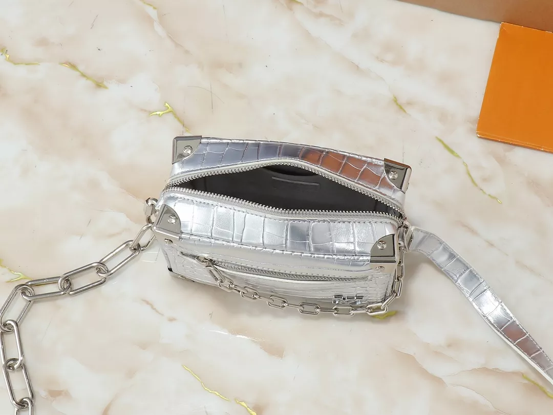 Louis Vuitton AAA Quality Messenger Bags For Unisex UrbanStyle 5256 - Image 8