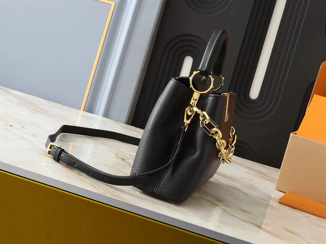 Louis Vuitton AAA Quality Messenger Bags For Women Affordable 6008