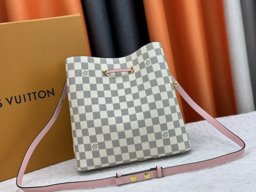Louis Vuitton AAA Quality Messenger Bags For Women Affordable 7877 - Image 3