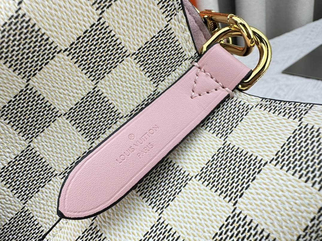 Louis Vuitton AAA Quality Messenger Bags For Women Affordable 7877 - Image 7