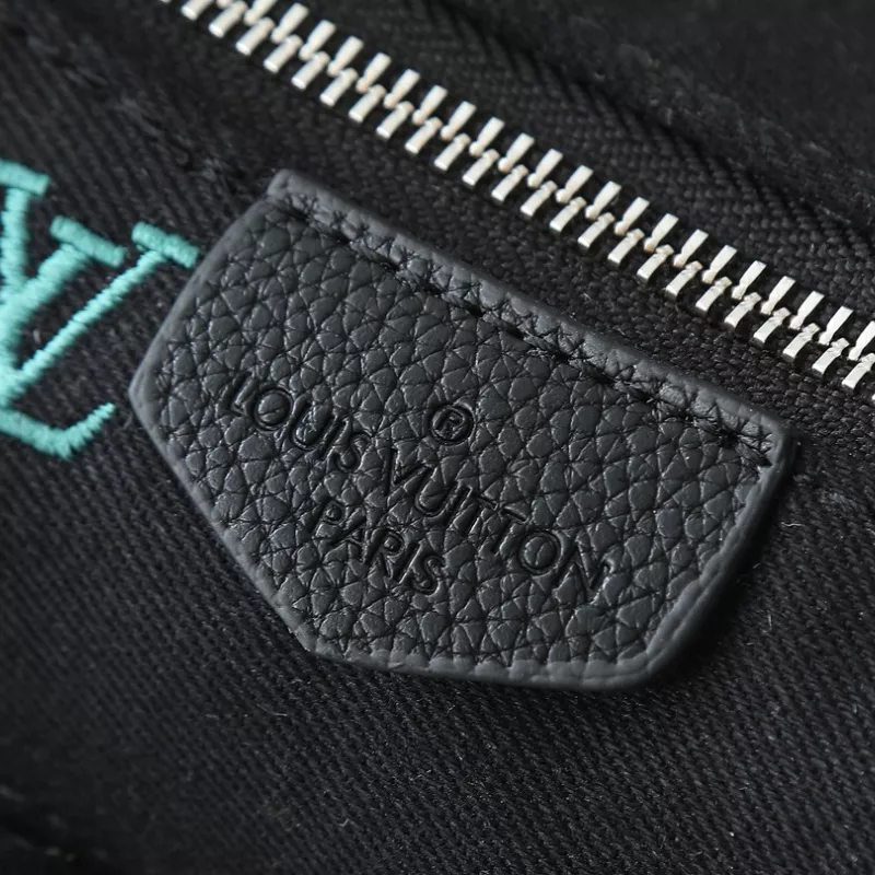 Louis Vuitton AAA Quality Messenger Bags For Women Affordable 8186 - Image 5