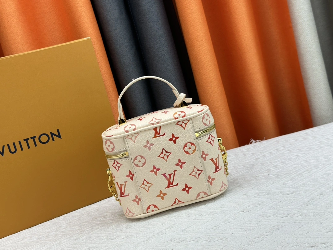 Louis Vuitton AAA Quality Messenger Bags For Women AllSeason 727 - Image 4