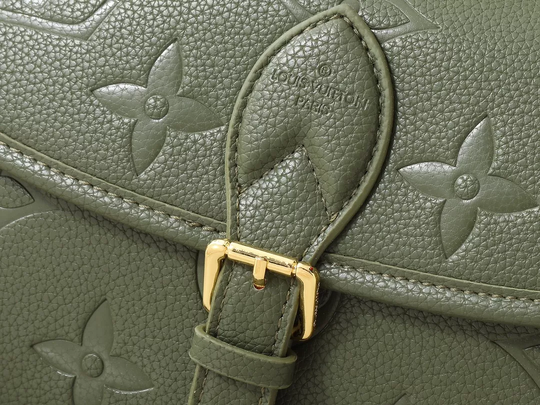 Louis Vuitton AAA Quality Messenger Bags For Women AllSeason 8215 - Image 5