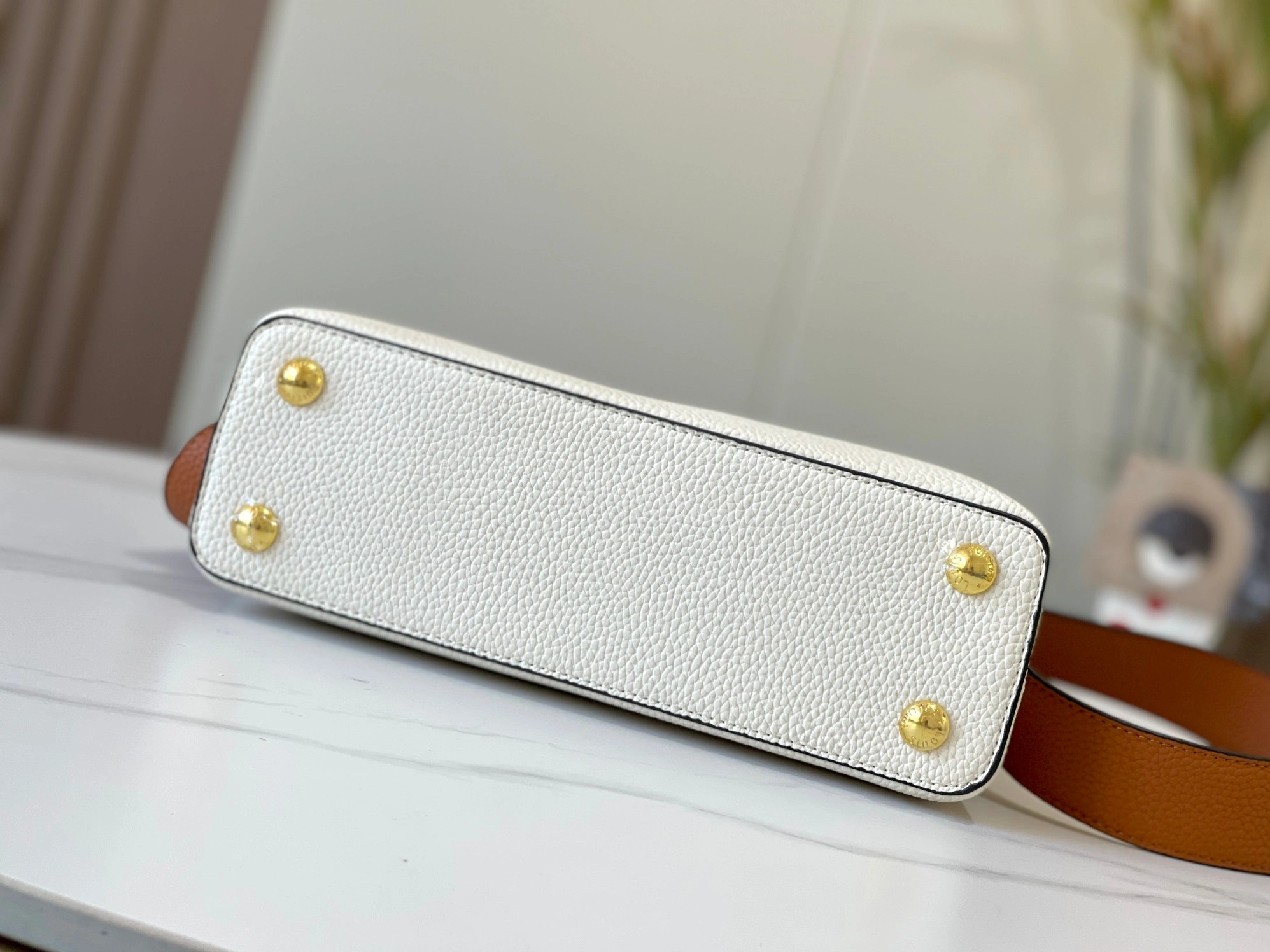 Louis Vuitton AAA Quality Messenger Bags For Women Bold 229 - Image 3