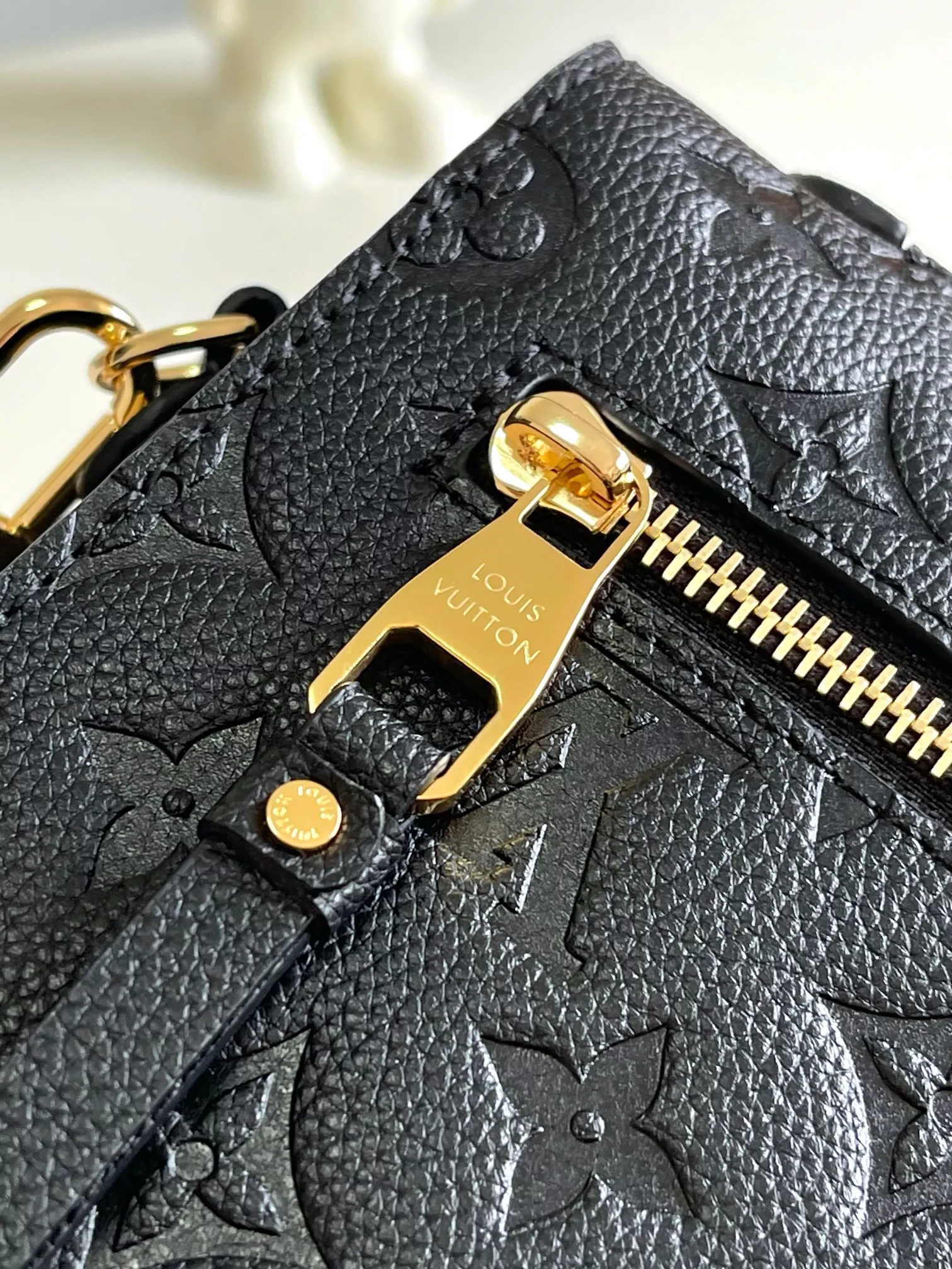 Louis Vuitton AAA Quality Messenger Bags For Women Bright 6747 - Image 7