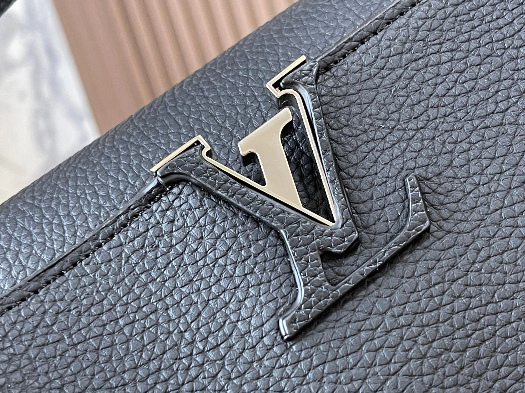 Louis Vuitton AAA Quality Messenger Bags For Women Classic 8136 - Image 5