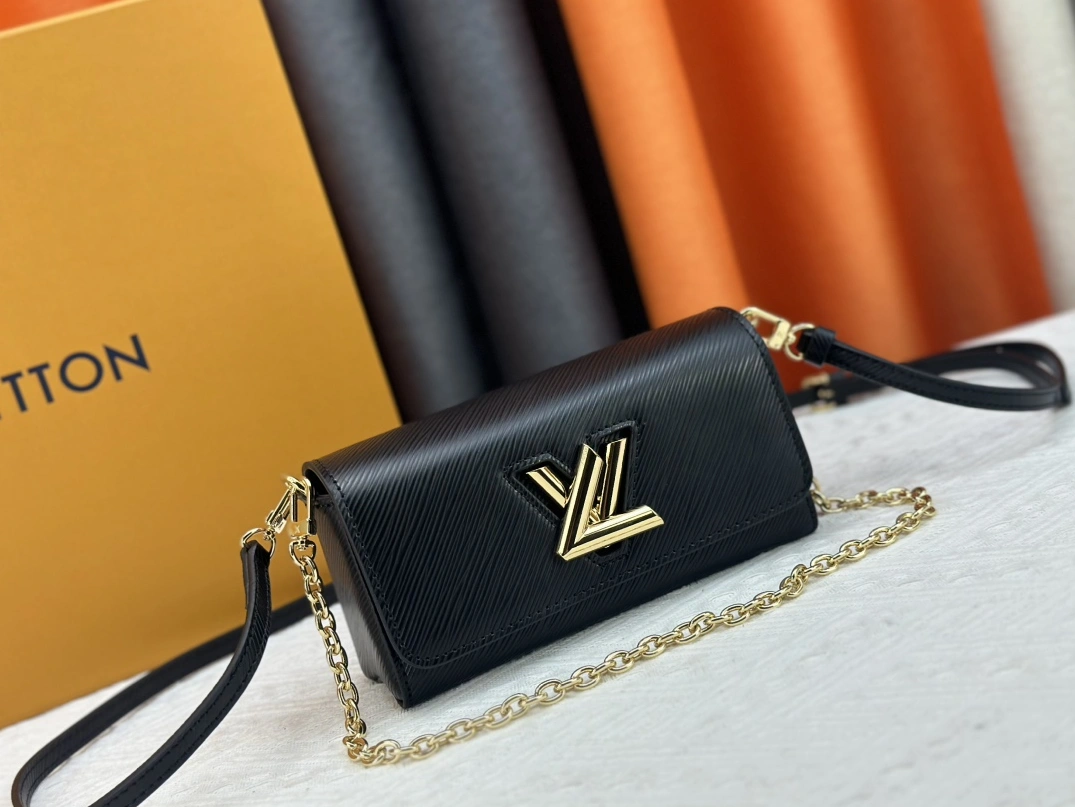 Louis Vuitton AAA Quality Messenger Bags For Women Comfortable 6256