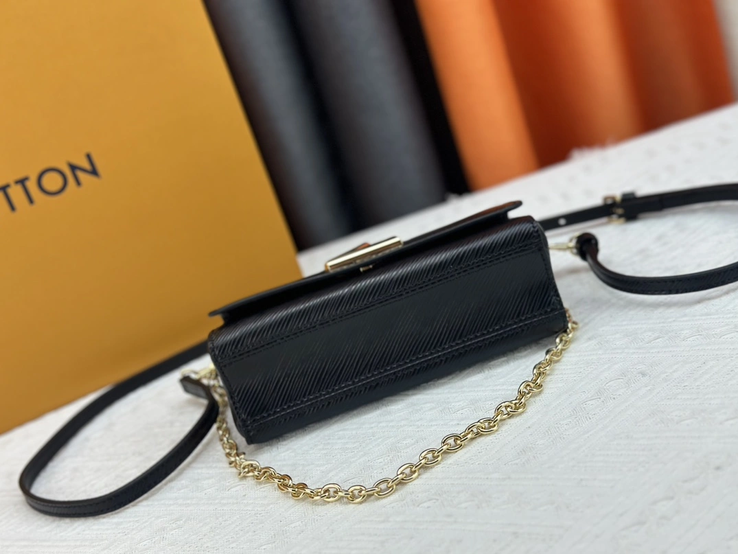 Louis Vuitton AAA Quality Messenger Bags For Women Comfortable 6256 - Image 5