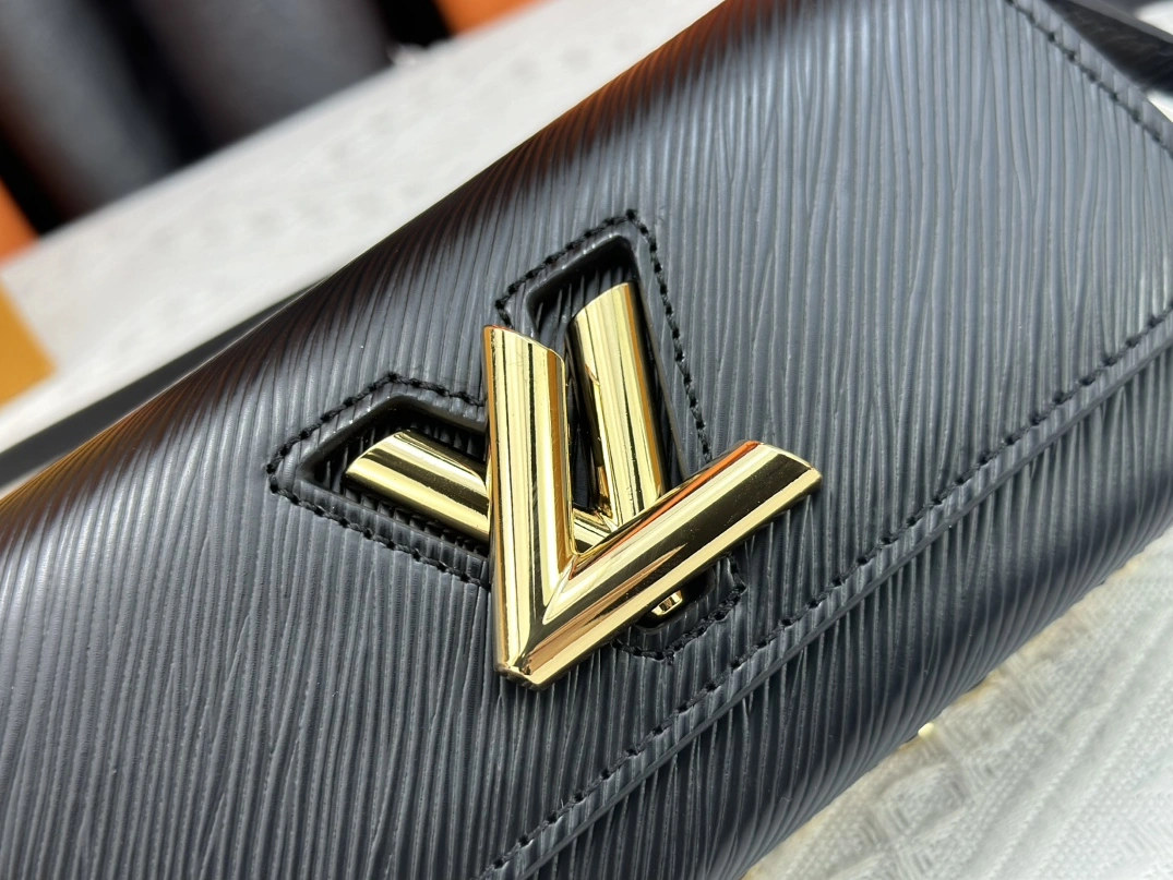 Louis Vuitton AAA Quality Messenger Bags For Women Comfortable 6256 - Image 6