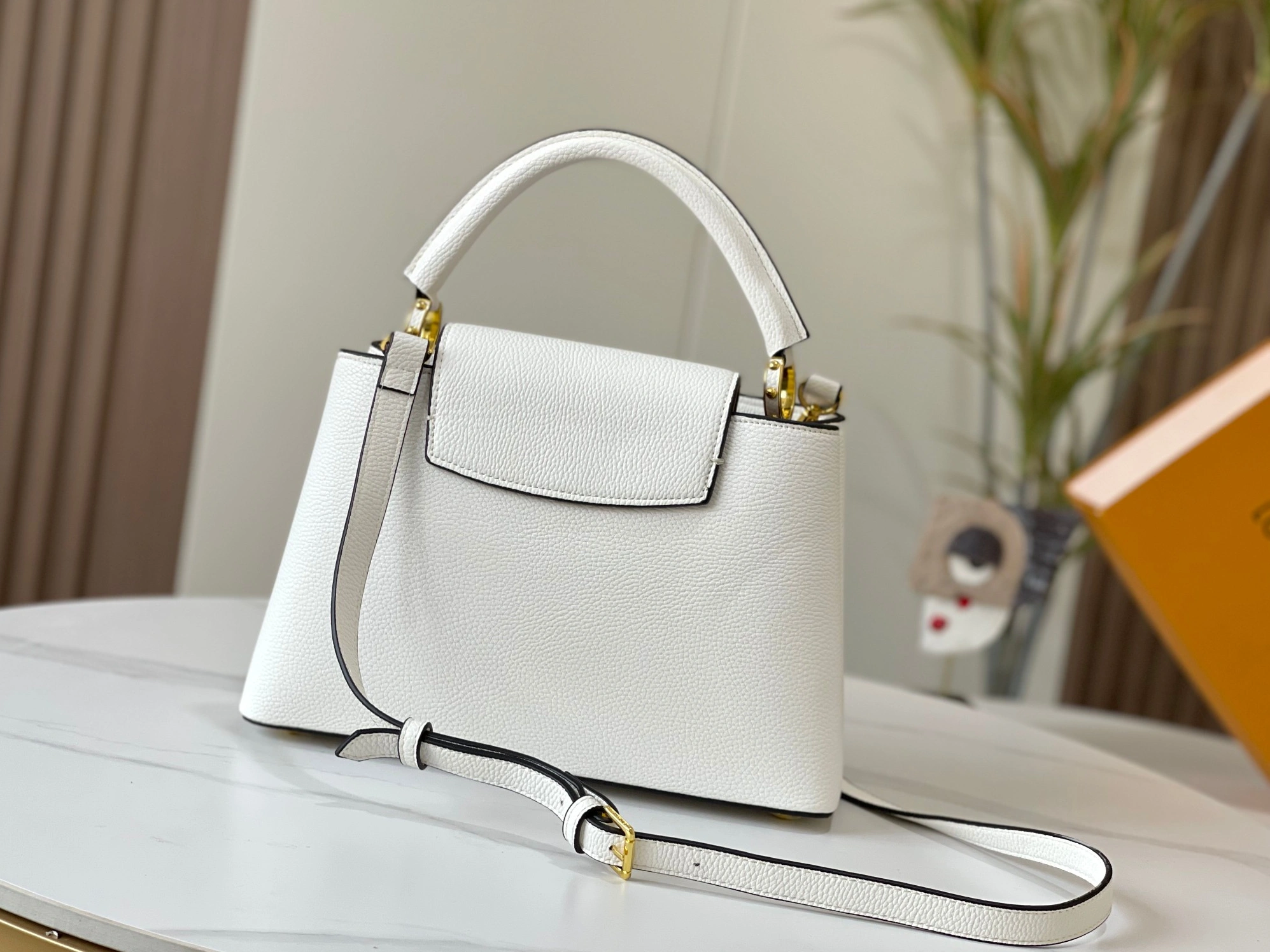 Louis Vuitton AAA Quality Messenger Bags For Women Durable 134 - Image 3