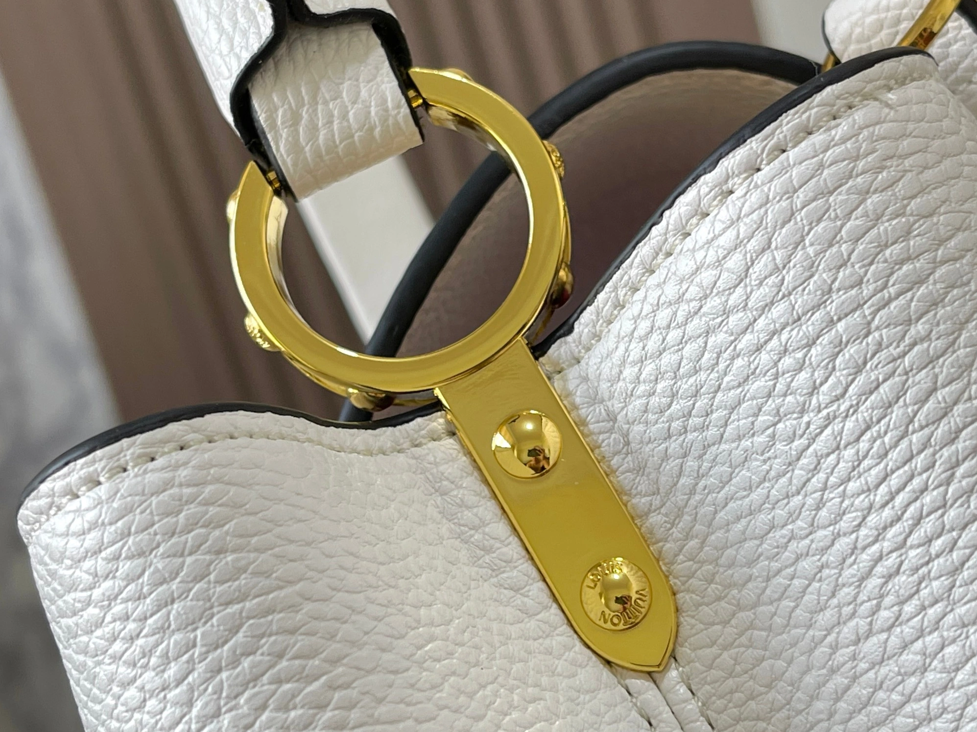 Louis Vuitton AAA Quality Messenger Bags For Women Durable 134 - Image 6