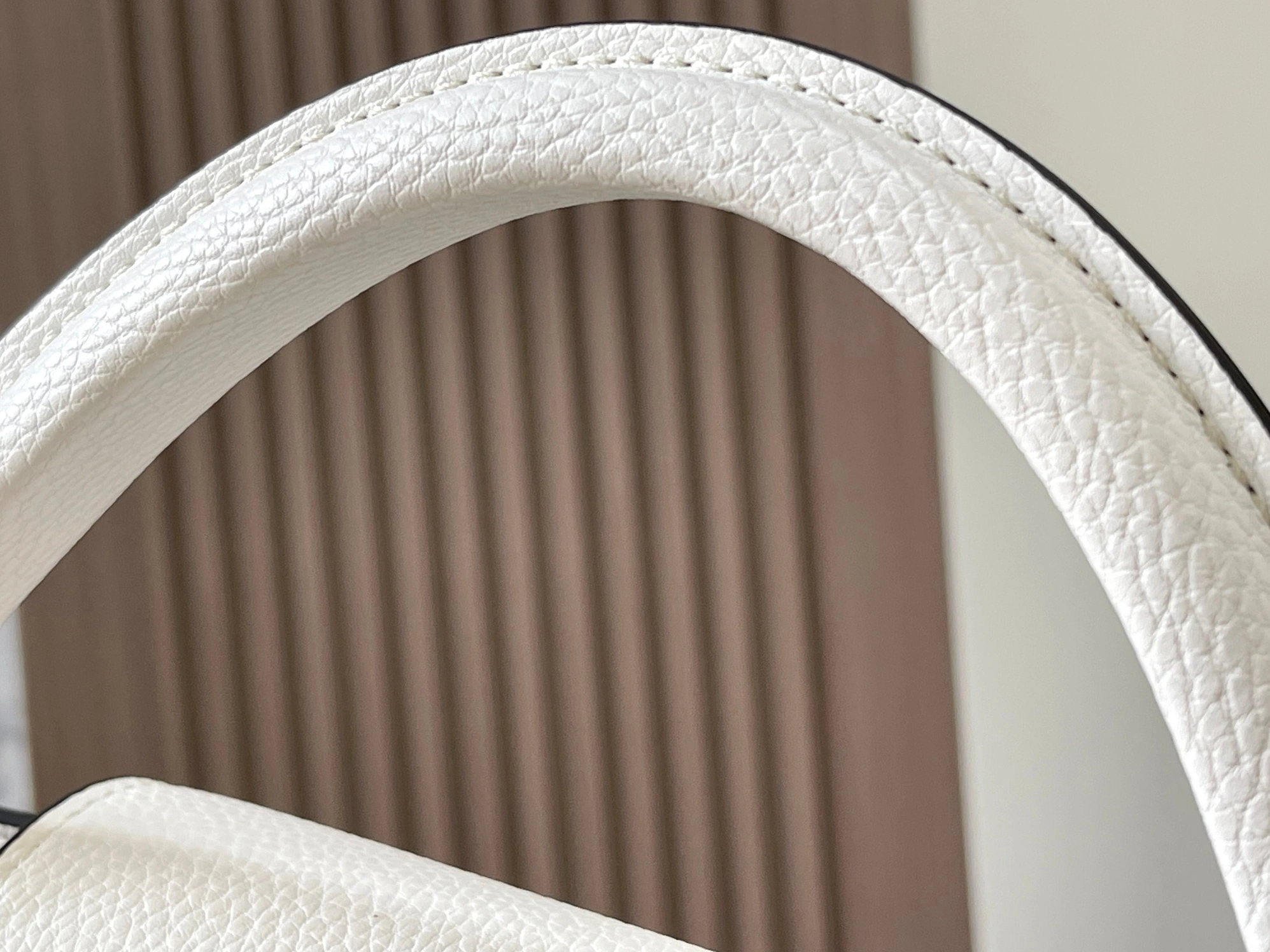 Louis Vuitton AAA Quality Messenger Bags For Women Durable 134 - Image 7