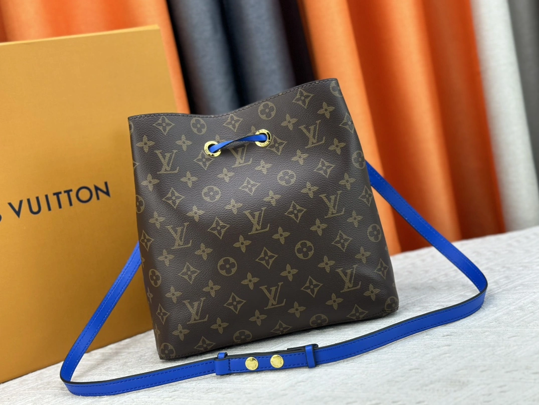 Louis Vuitton AAA Quality Messenger Bags For Women Durable 3656 - Image 3