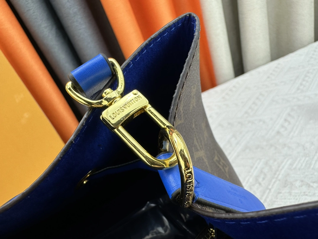 Louis Vuitton AAA Quality Messenger Bags For Women Durable 3656 - Image 6