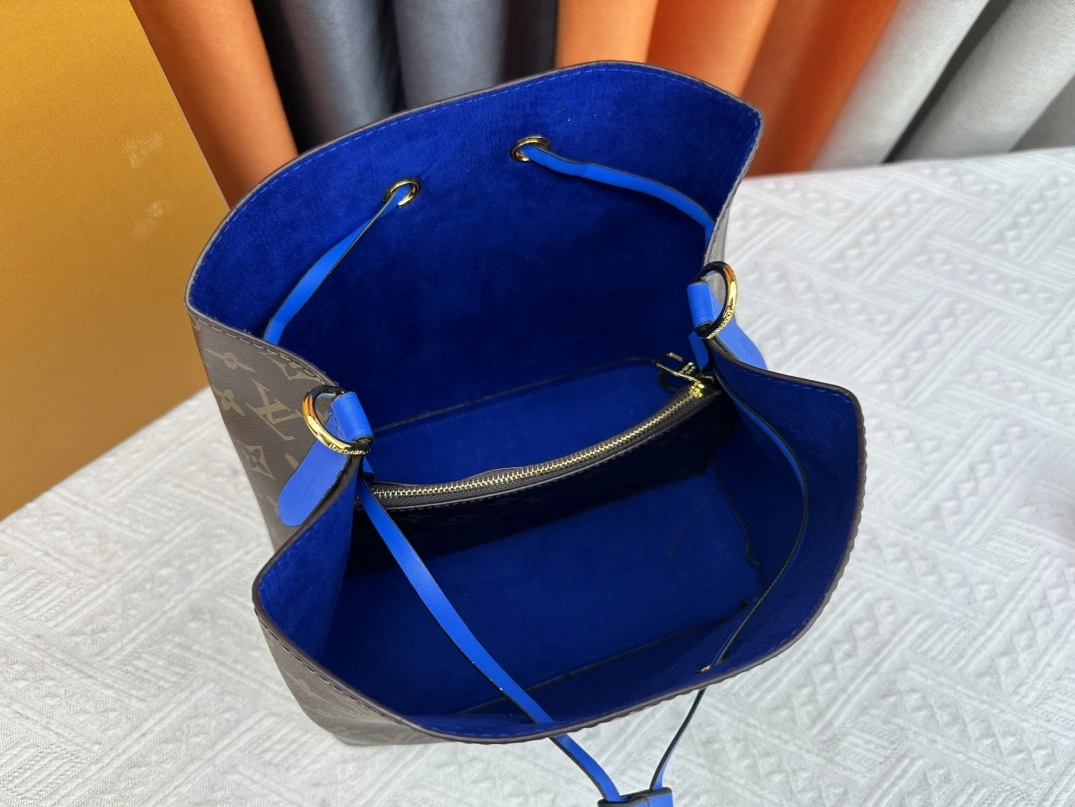 Louis Vuitton AAA Quality Messenger Bags For Women Durable 3656 - Image 8