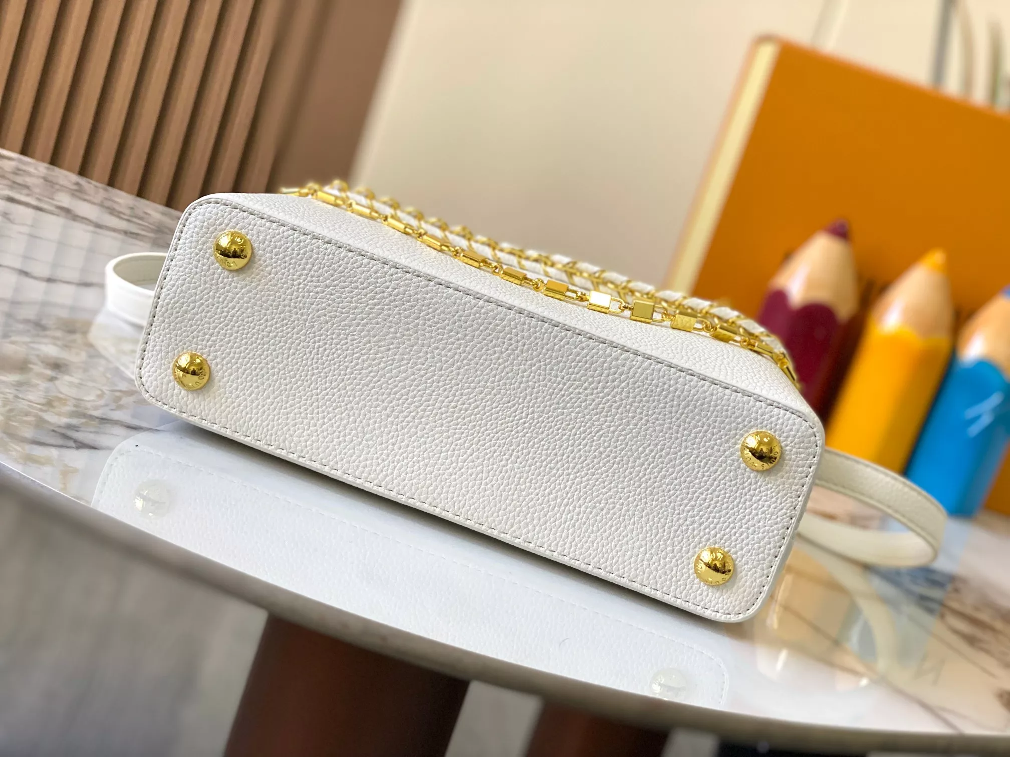 Louis Vuitton AAA Quality Messenger Bags For Women Elegant 950 - Image 4