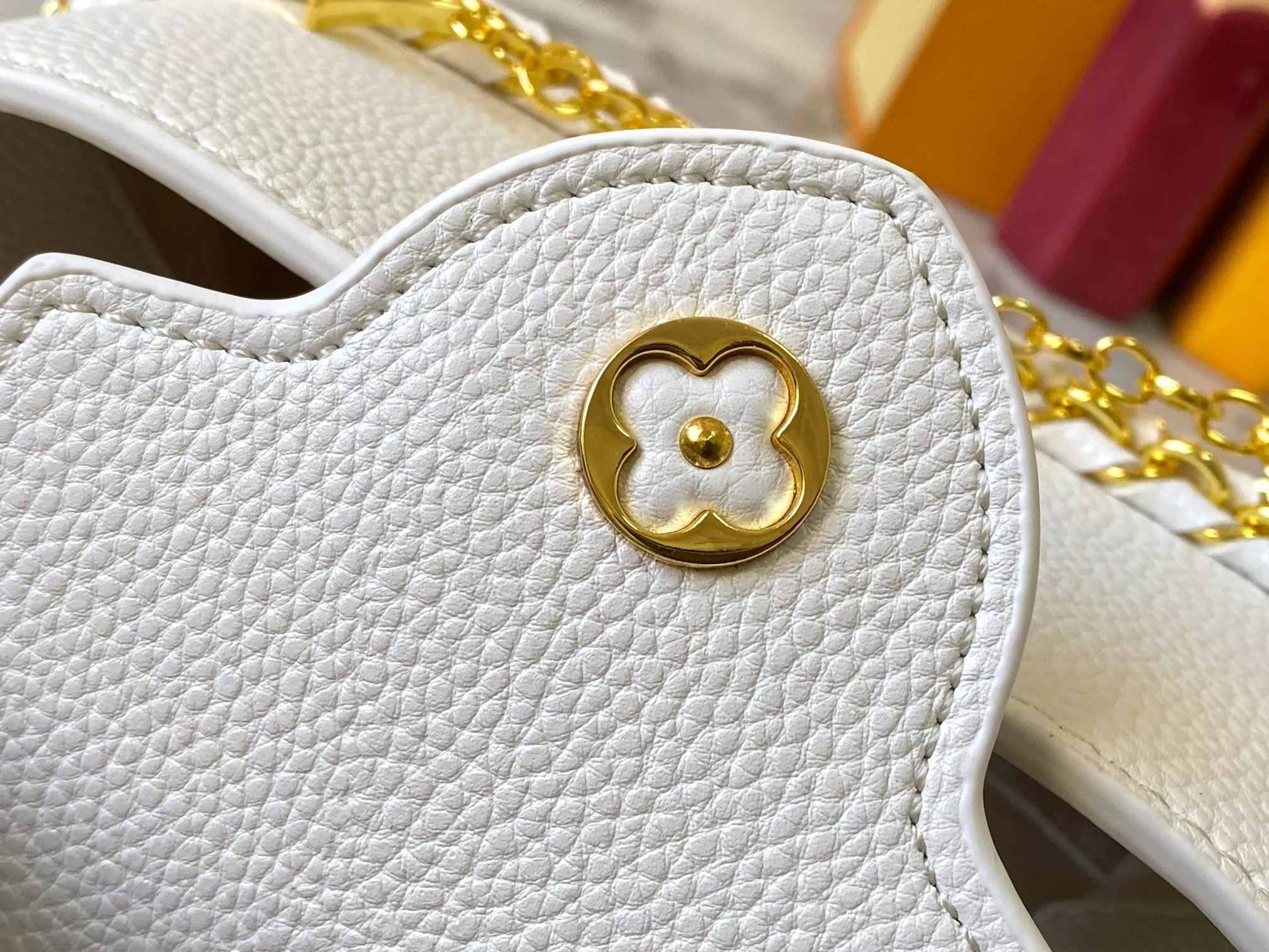 Louis Vuitton AAA Quality Messenger Bags For Women Elegant 950 - Image 6