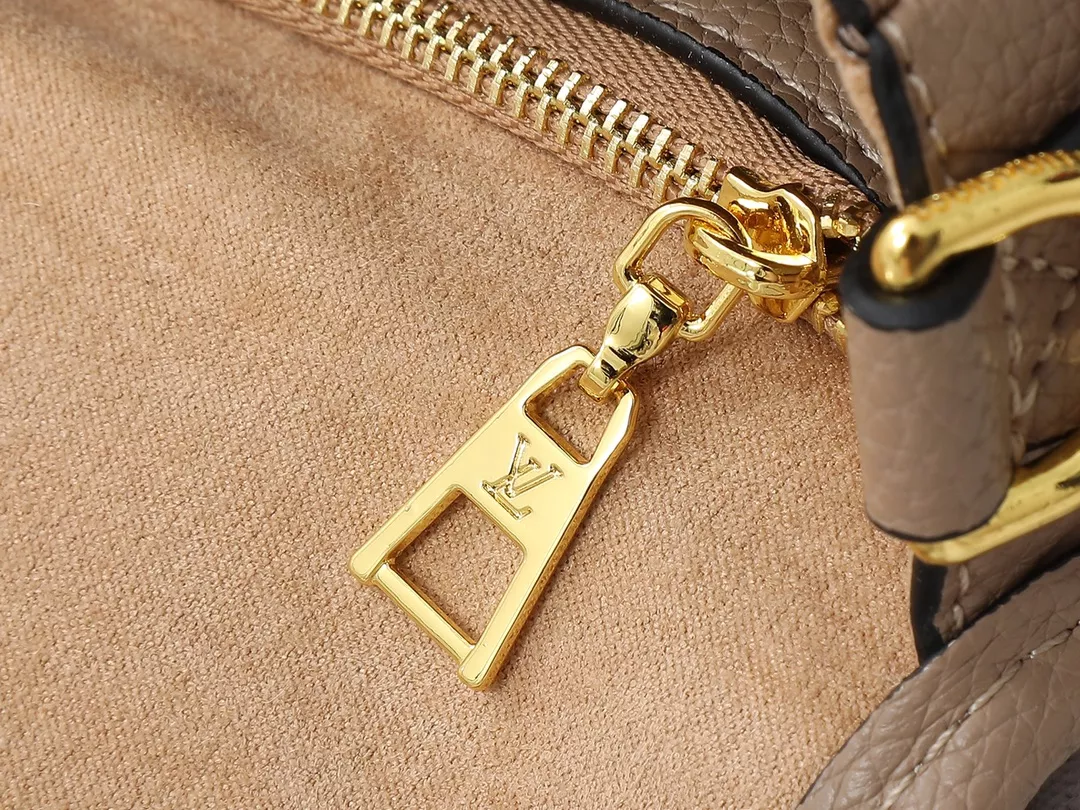 Louis Vuitton AAA Quality Messenger Bags For Women EyeCatching 540 - Image 7