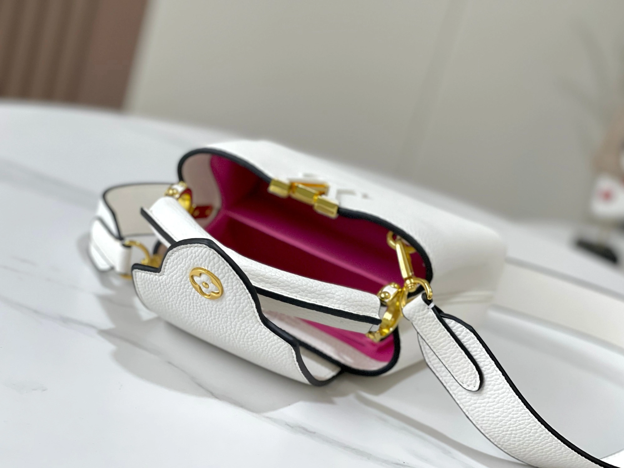 Louis Vuitton AAA Quality Messenger Bags For Women Flexible 2307 - Image 8