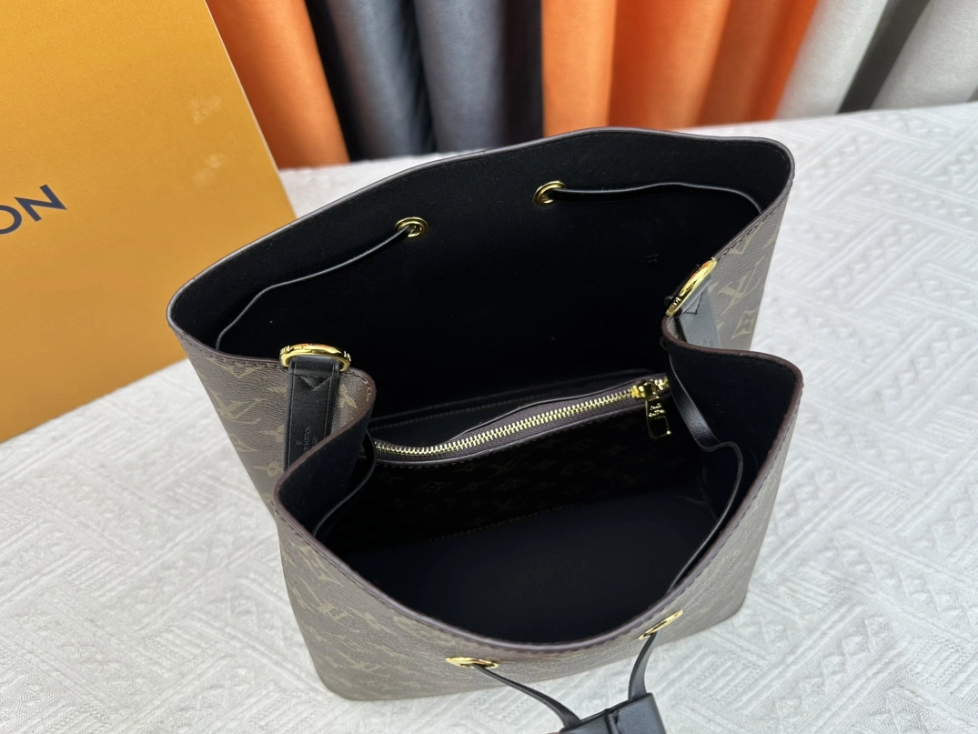 Louis Vuitton AAA Quality Messenger Bags For Women HighQuality 797 - Image 7