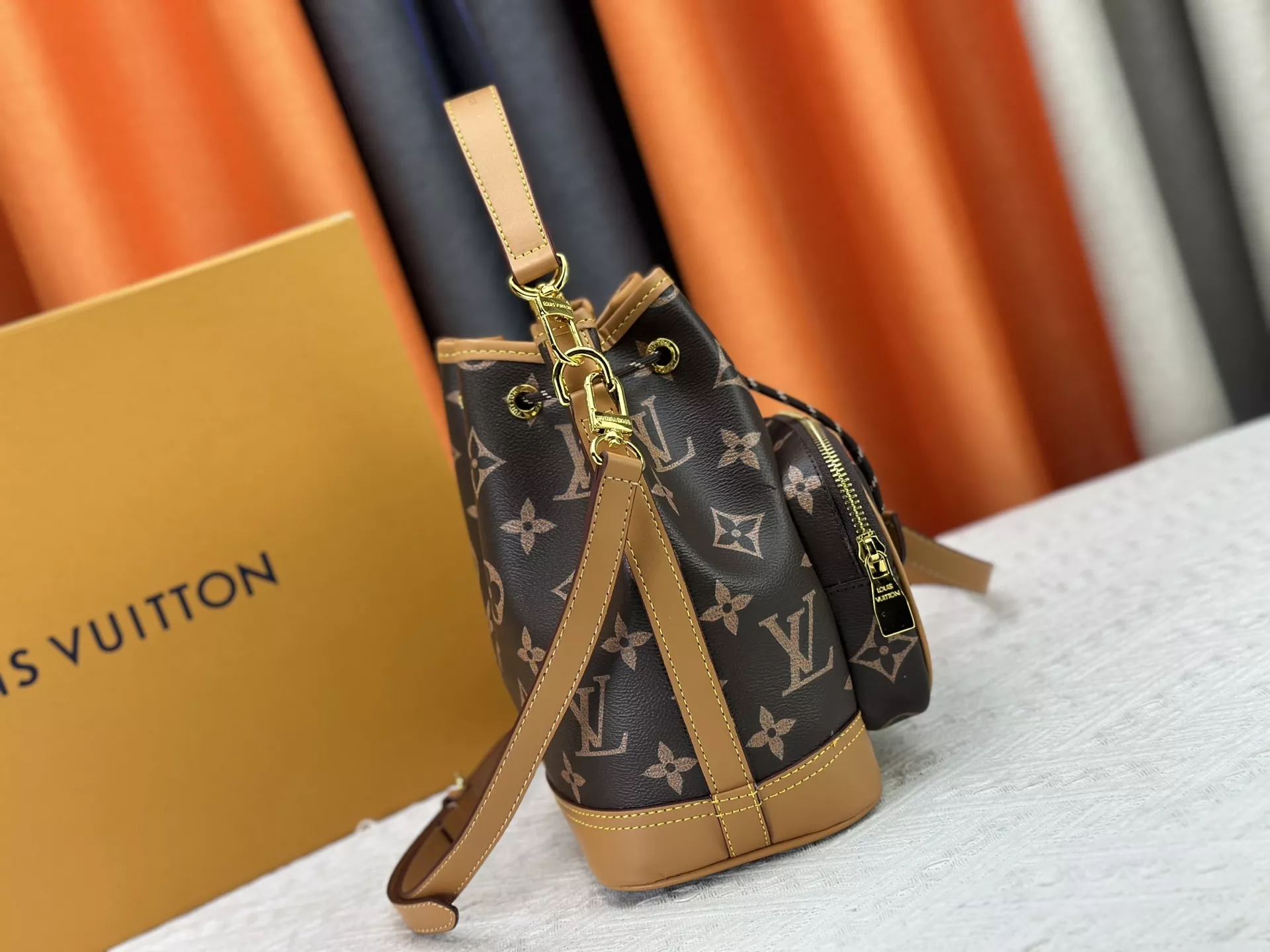 Louis Vuitton AAA Quality Messenger Bags For Women Minimalist 1092