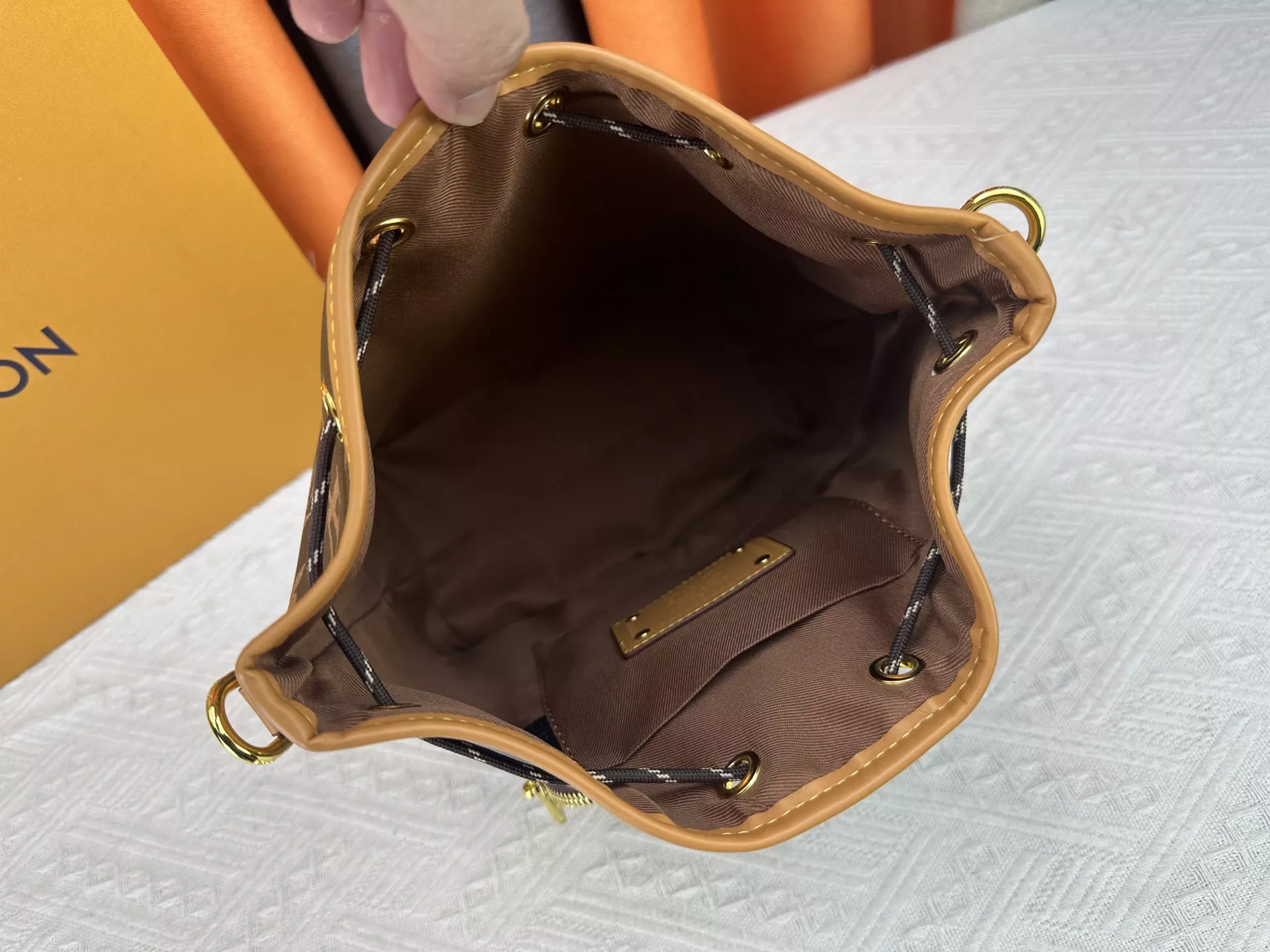 Louis Vuitton AAA Quality Messenger Bags For Women Minimalist 1092 - Image 8