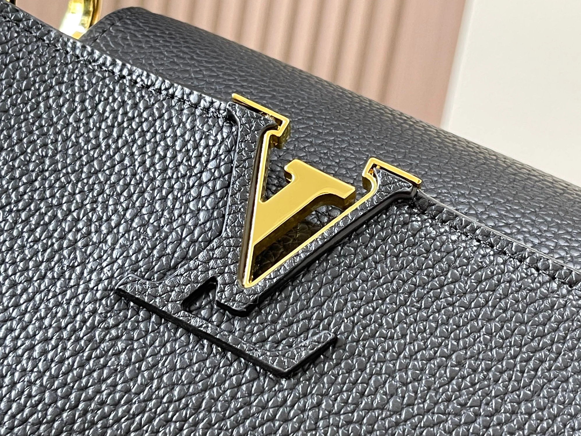 Louis Vuitton AAA Quality Messenger Bags For Women Minimalist 371 - Image 5