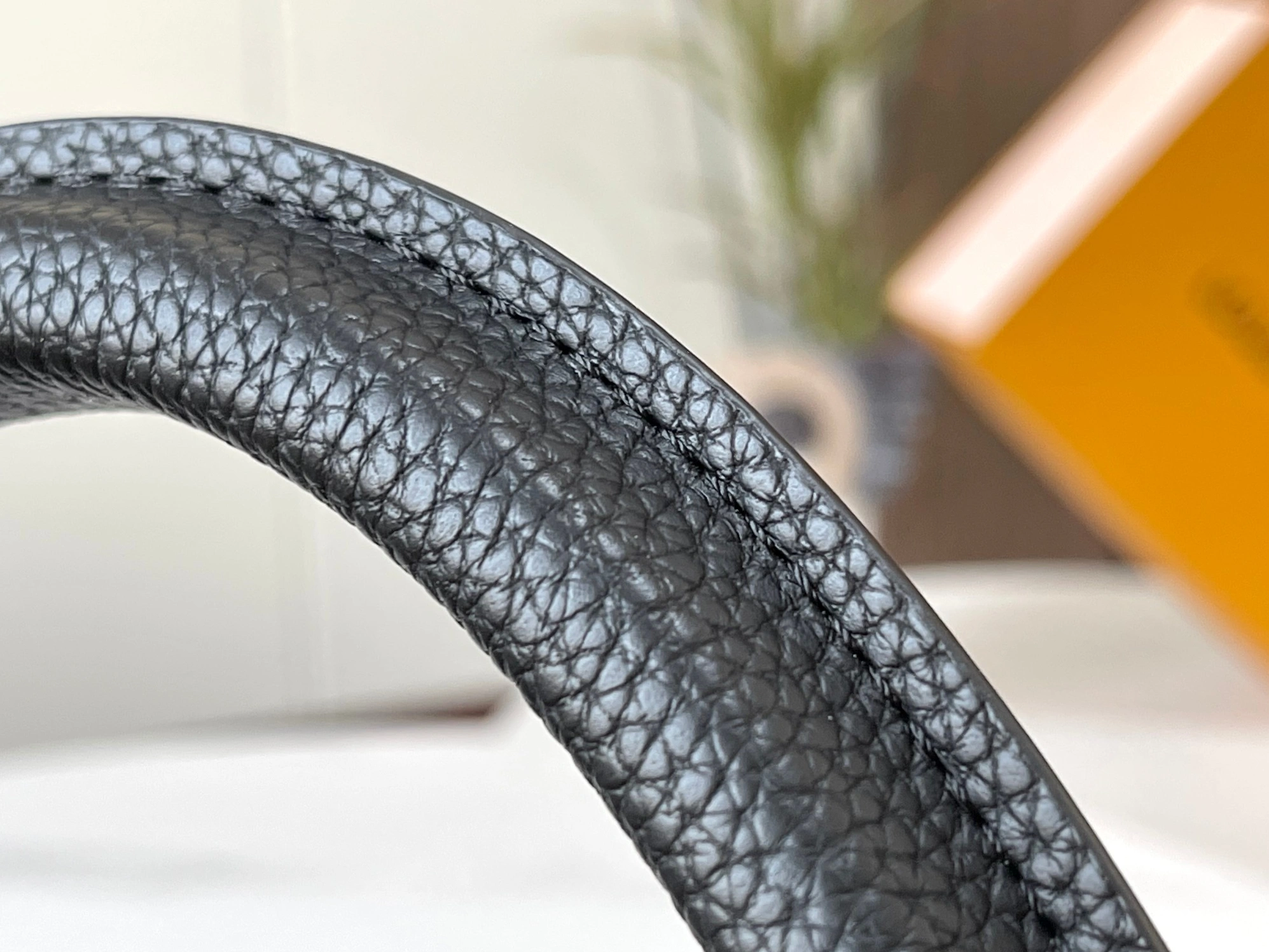 Louis Vuitton AAA Quality Messenger Bags For Women Minimalist 371 - Image 6