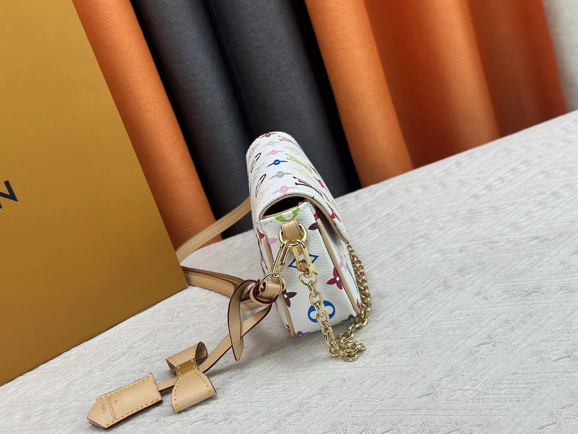 Louis Vuitton AAA Quality Messenger Bags For Women ModernLook 5292 - Image 3