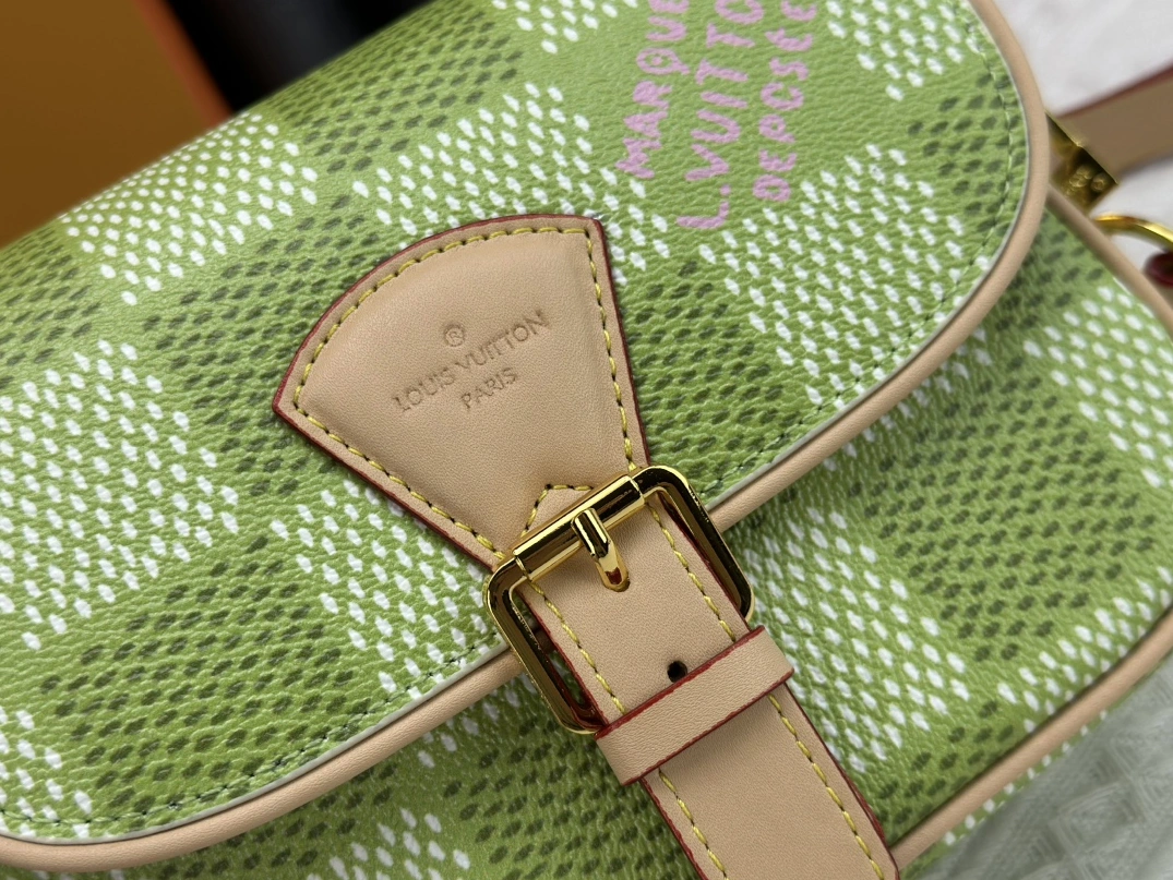 Louis Vuitton AAA Quality Messenger Bags For Women Popular 9392 - Image 6