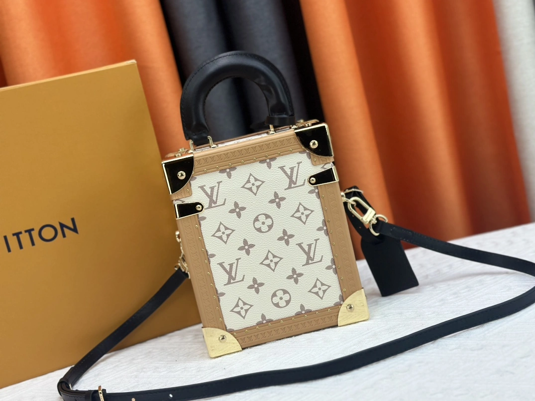 Louis Vuitton AAA Quality Messenger Bags For Women Practical 1078 - Image 4