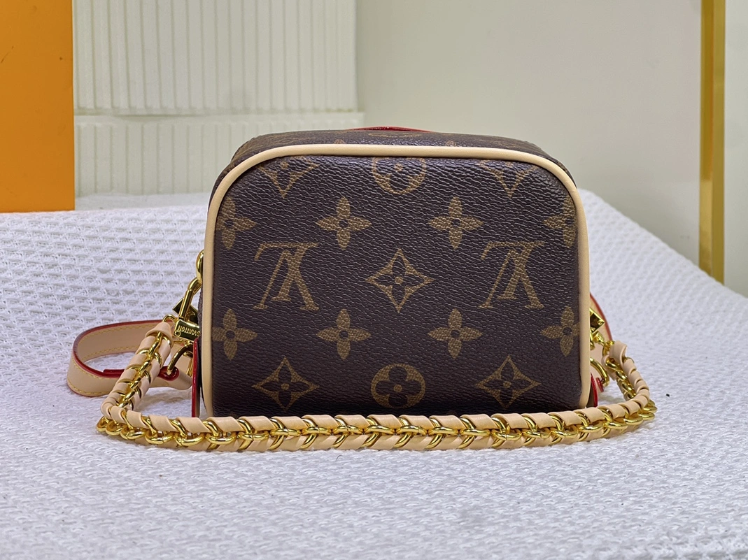 Louis Vuitton AAA Quality Messenger Bags For Women Refined 7449 - Image 5