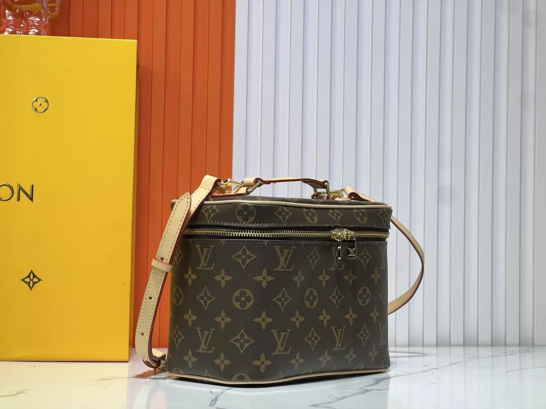 Louis Vuitton AAA Quality Messenger Bags For Women Reliable 4829