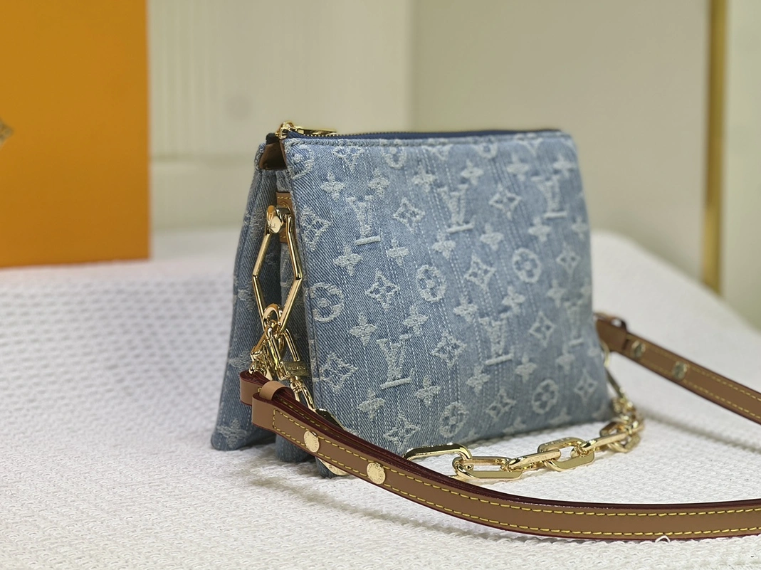 Louis Vuitton AAA Quality Messenger Bags For Women Sophisticated 9448