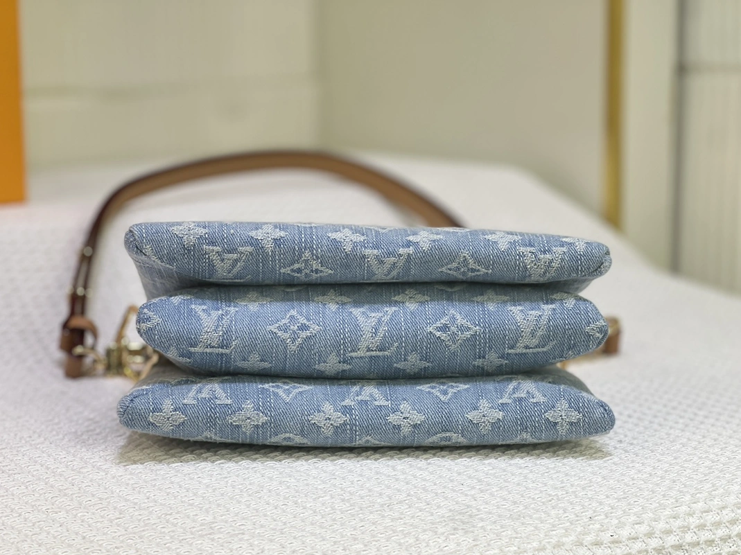 Louis Vuitton AAA Quality Messenger Bags For Women Sophisticated 9448 - Image 5