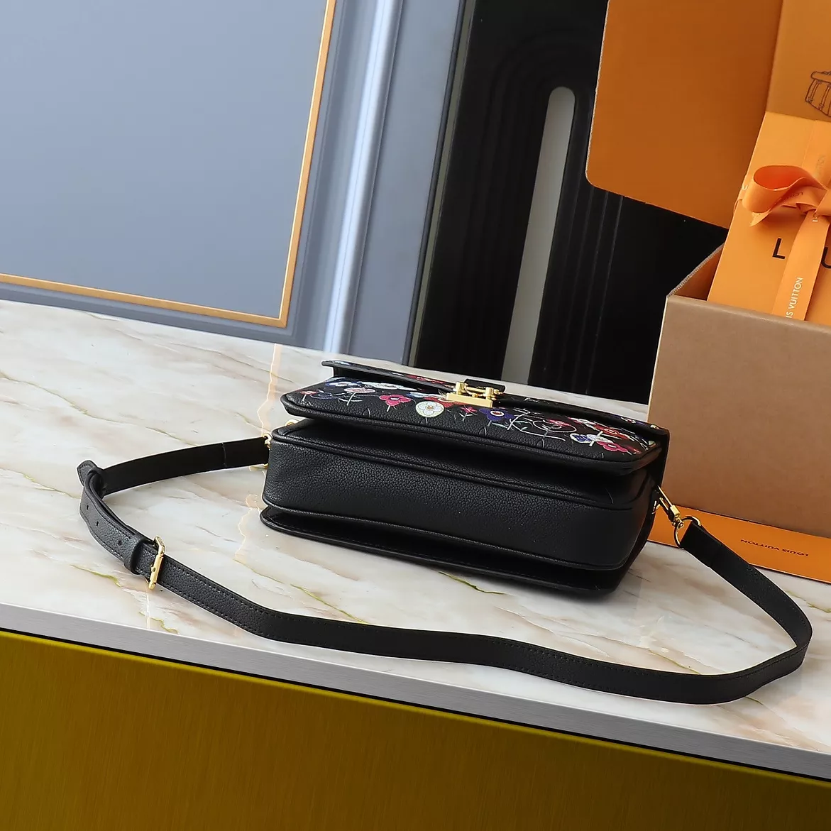 Louis Vuitton AAA Quality Messenger Bags For Women StreetReady 5646 - Image 4