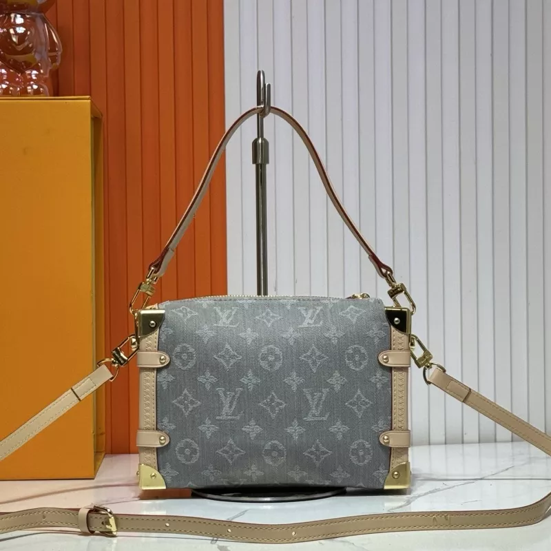 Louis Vuitton AAA Quality Messenger Bags For Women Versatile 8482 - Image 5