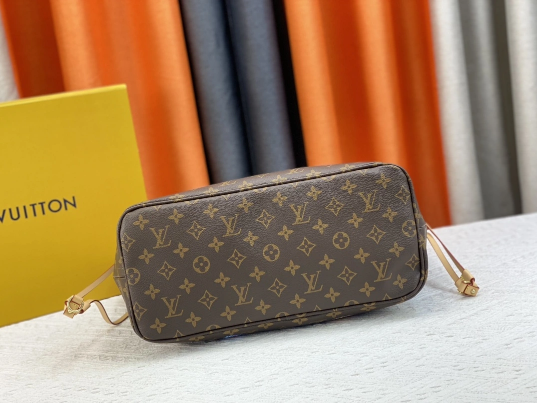 Louis Vuitton AAA Quality Shoulder Bags For Unisex Trendsetting 581 - Image 5