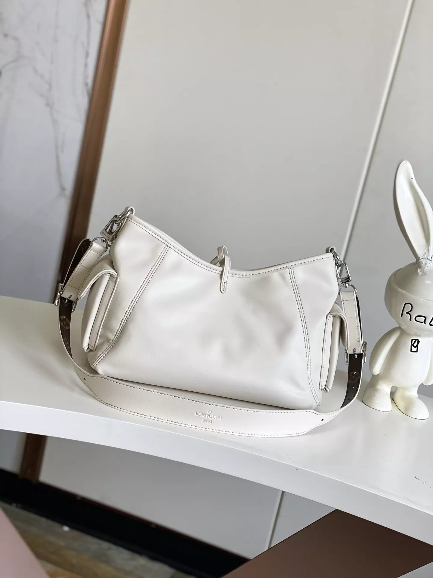 Louis Vuitton AAA Quality Shoulder Bags For Women Bold 7225 - Image 3