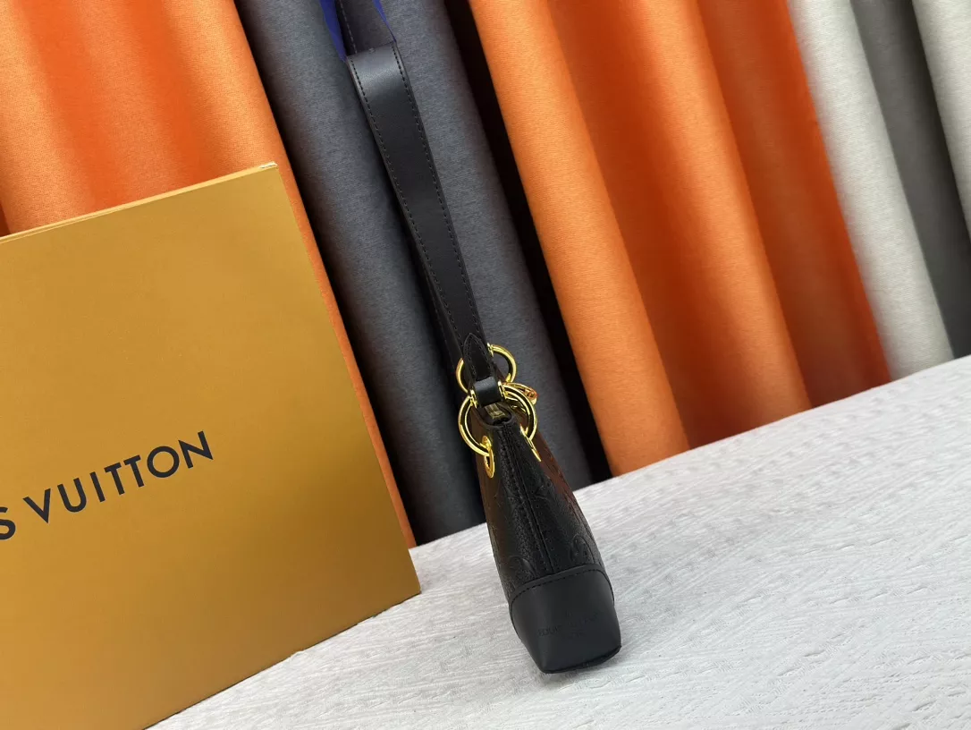 Louis Vuitton AAA Quality Shoulder Bags For Women Compact 2272