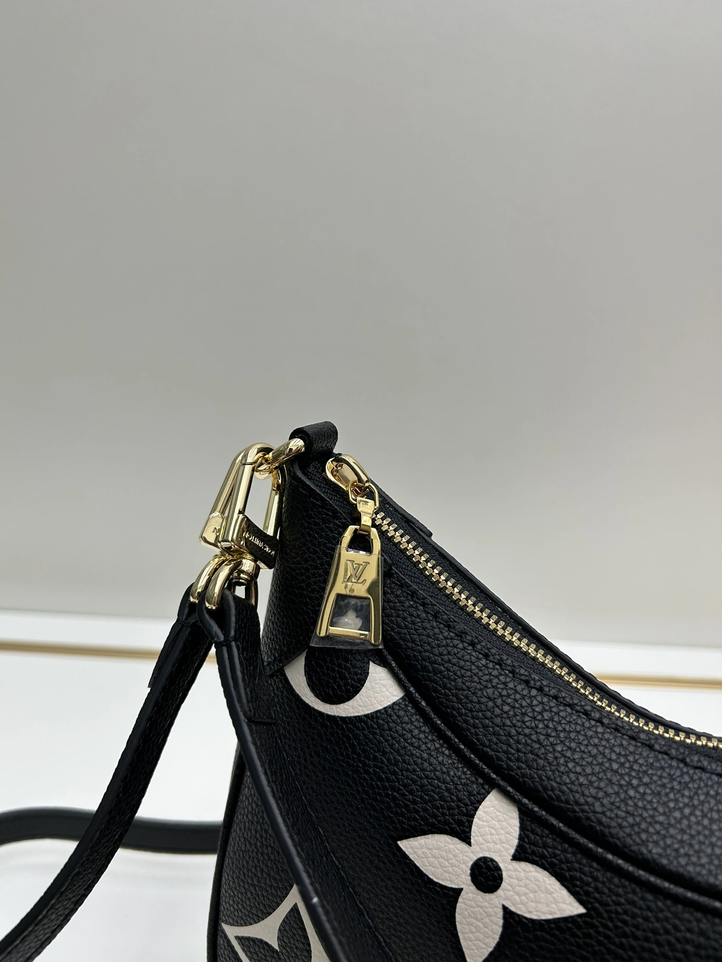 Louis Vuitton AAA Quality Shoulder Bags For Women Compact 6816 - Image 4