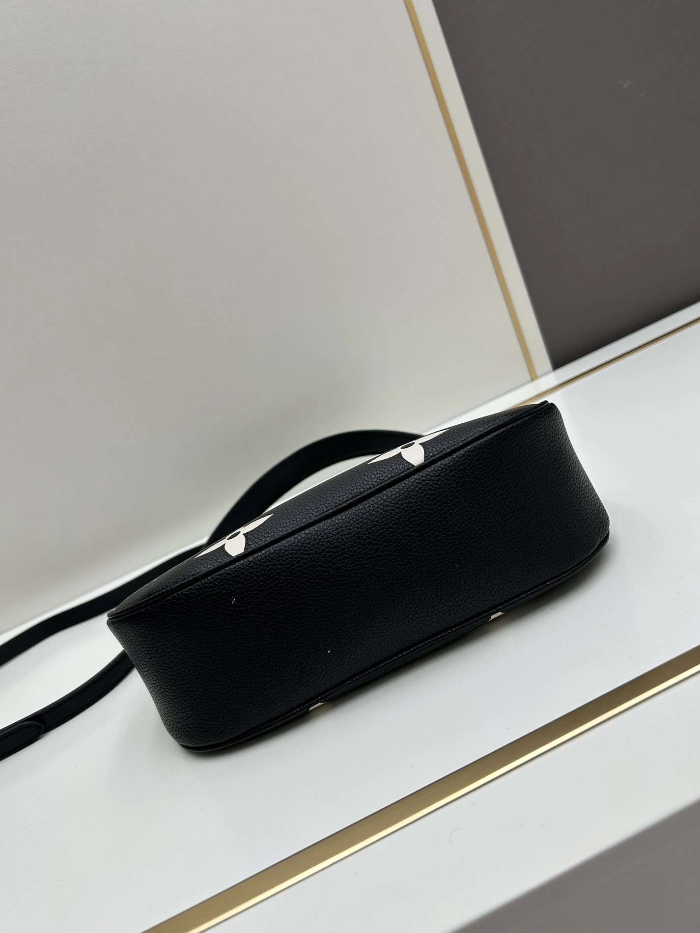 Louis Vuitton AAA Quality Shoulder Bags For Women Compact 6816 - Image 5