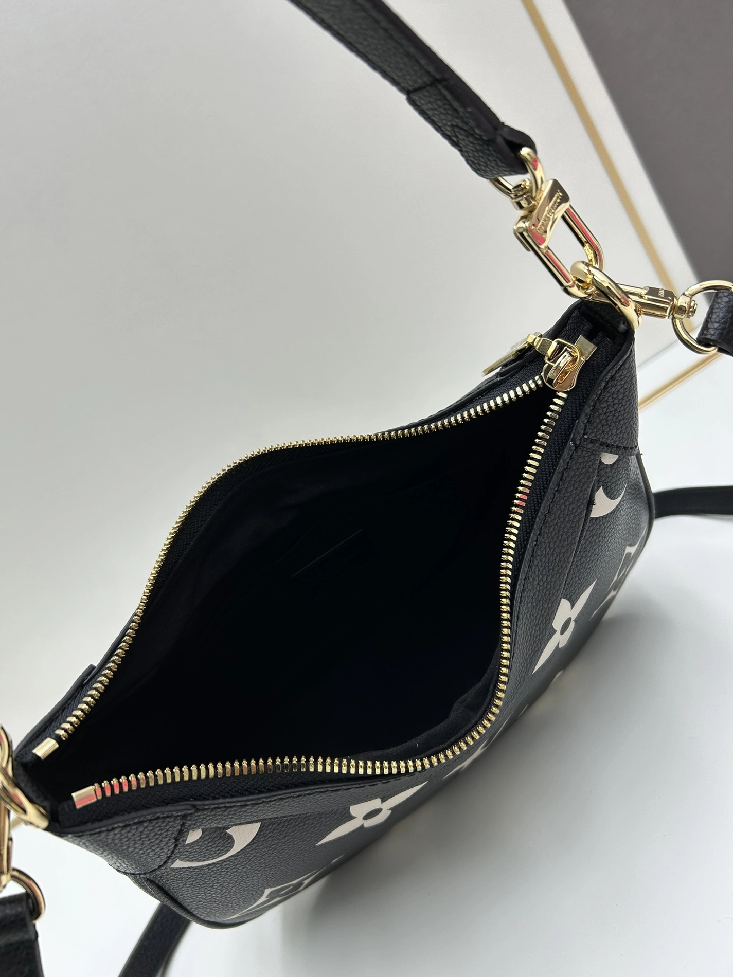 Louis Vuitton AAA Quality Shoulder Bags For Women Compact 6816 - Image 7